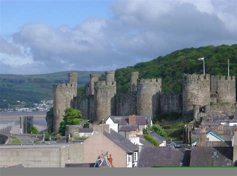 Free Stock Photo 280-conwy_rooftops_3227.JPG | freeimageslive