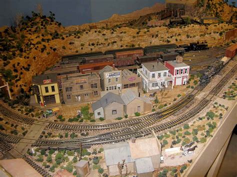 HO train layouts 4x8 - Model railroad layouts plansModel railroad ...