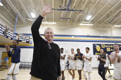 Former UConn coach Jim Calhoun earns 900th career win | Hot Springs Sentinel Record