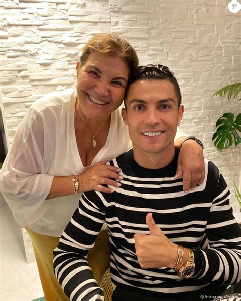 Cristiano Ronaldo et sa maman Dolores, sur Instagram, le 3 mai 2020 ...