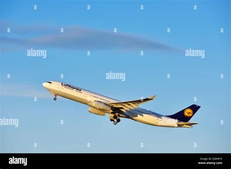 lufthansa, lh, Airbus, a 340, take off Stock Photo - Alamy