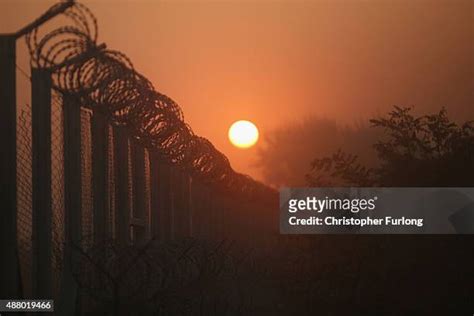 Hungary Serbia Border Fence Photos and Premium High Res Pictures ...