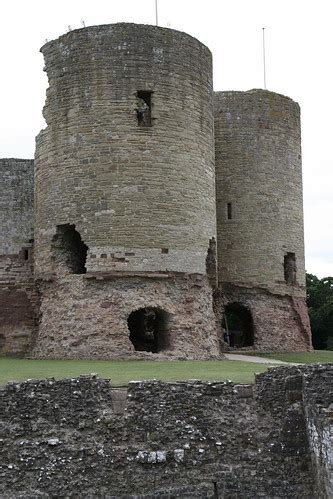 Rhuddlan Castle | Camping in North Wales - August 2018: Rhud… | Flickr