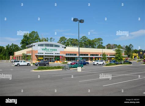 Grocery store exterior hi-res stock photography and images - Alamy