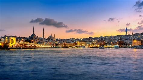 Free Photo | Panoramic of Istanbul city at twilight in Turkey