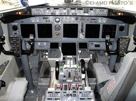 Boeing 737NG cockpit | A view of the Boeing 737NG cockpit | EI-AMD ...