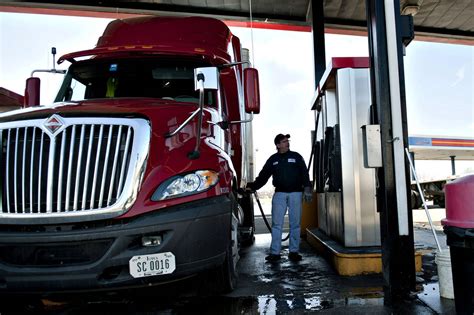 Trucking Companies Are Struggling to Attract Drivers to the Big-Rig Life - WSJ