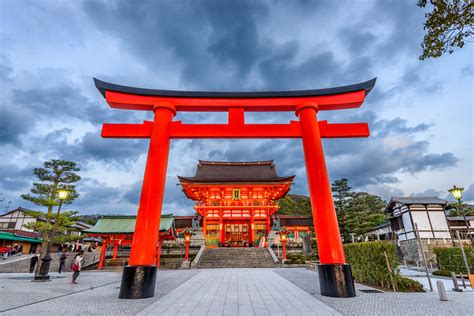 A Closer Look into Fushimi Inari Taisha Shrine | KCP International