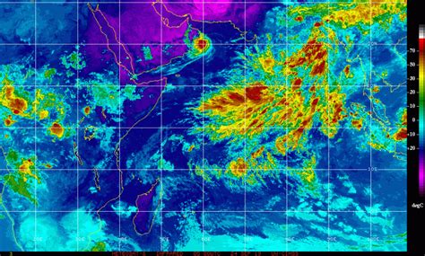 Tropical cyclone Hikaa is about to make landfall in Middle East, with hurricane force! » Severe ...