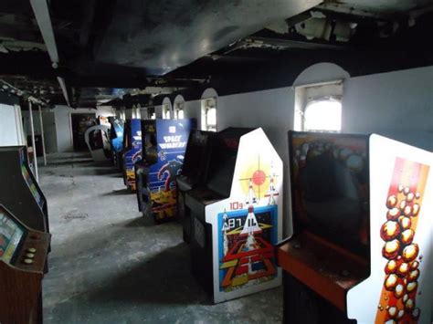 Abandoned arcades, decaying arcade machines - Make Arcades GREAT Again! - Retrogaming Roundtable