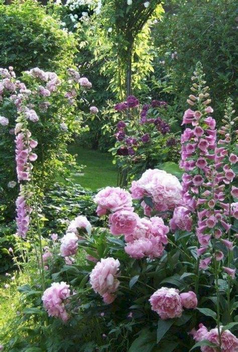 Fascinating Cottage Garden Ideas To Create Cozy Private Spot 34 | Small flower gardens, Peonies ...