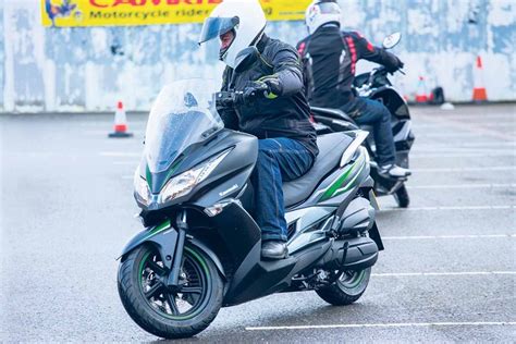 Kawasaki J125 (2016-2021) Review | Speed, Specs & Prices