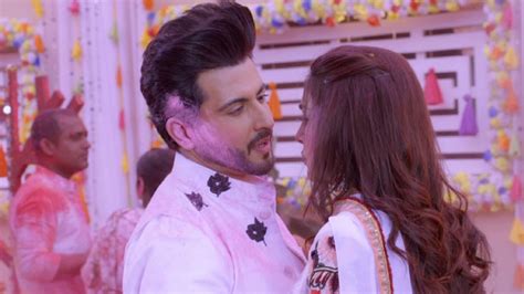 Kundali Bhagya: Top Holi Romance Moments Of Karan and Preeta