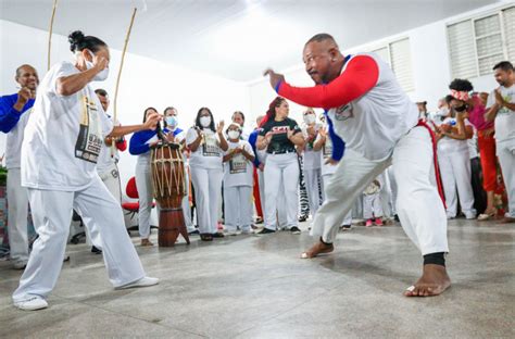 Prefeitura de Maceió | Projeto Ginga Capoeira leva cultura para as…