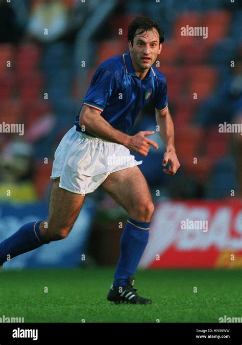 LUIGI DE AGOSTINI ITALY & JUVENTUS FC 19 June 1991 Stock Photo - Alamy