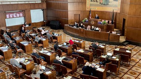 Oregon Supreme Court upholds Measure 113, disqualifies senators | kgw.com