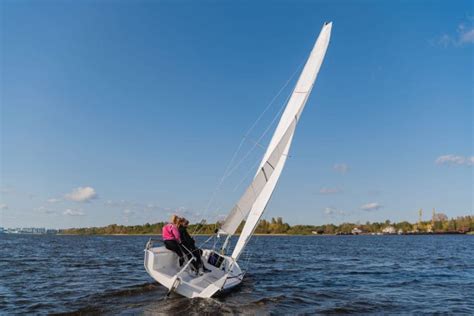 10 Best Beginner Sailboats | Boatsetter