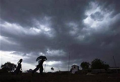 IMD issues thunderstorm, heavy rain warning in 13 states today ...