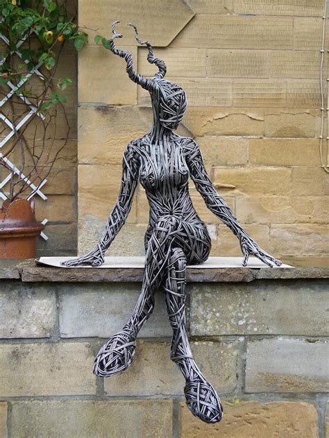 Breathtaking Wire Sculptures Capture the Fluidity of the Human Body