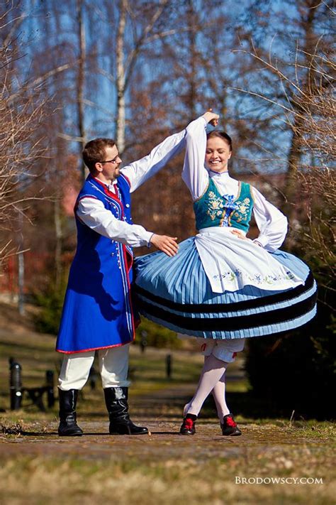 W KASZUBSKIM STYLU | Polish traditional costume, Folk dresses, Folk costume