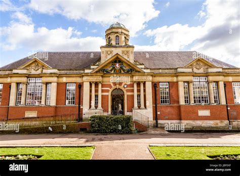 Dartford Public Library, Central Park, Market Street, Dartford, Kent Stock Photo - Alamy