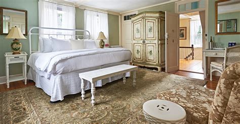 Nantucket Bed and Breakfast • Nantucket Lodging - Photos | Cliff Lodge