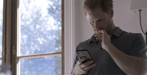 See Prince Harry Get a Text from William After Oprah Interview