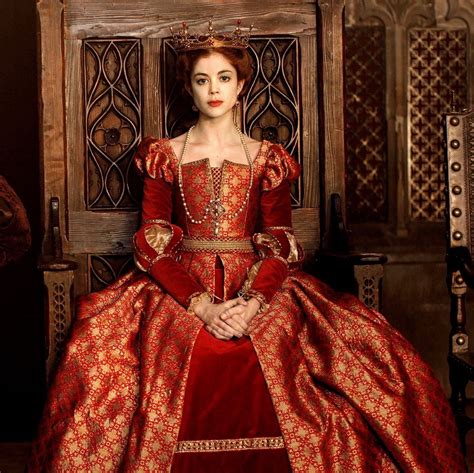 Timeless Outfits on Twitter | Medieval fashion, Tudor fashion, Queen dress