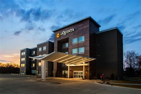 La Quinta Inn & Suites by Wyndham Pittsburg | Pittsburg, KS Hotels