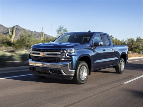 2019 Chevrolet Silverado 4-Cylinder Turbo First Review - Kelley Blue Book