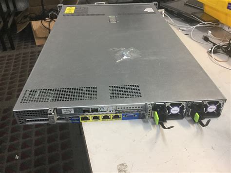 Server, Cisco UCS C220 M4 Server, Powers On, Not Tested