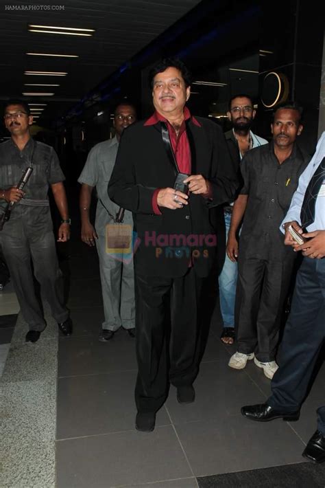 Shatrughan Sinha return from Singapore after attending IIFA Awards in Mumbai on 11th June 2012 ...