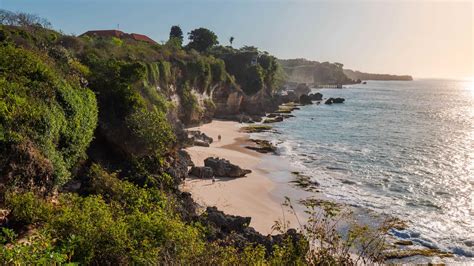 TEGAL WANGI BEACH BALI - Cave & tidal pools beach in Uluwatu