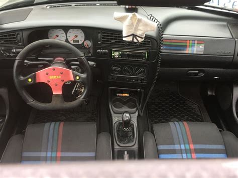 VW R32 MK4: Sporty Interior with Stylish Steering Wheel