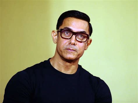 Aamir Khan is trying to look younger since the past 25 years