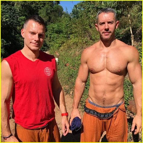 Anderson Cooper Goes Shirtless with Partner Benjamin Maisani to Wash ...