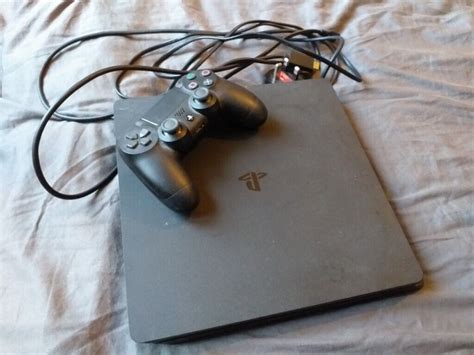 Second-hand PS4 console with controller | in Willesden, London | Gumtree