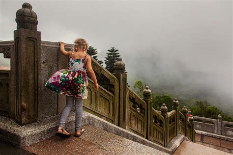 sending postcards: Tian Tan Buddha