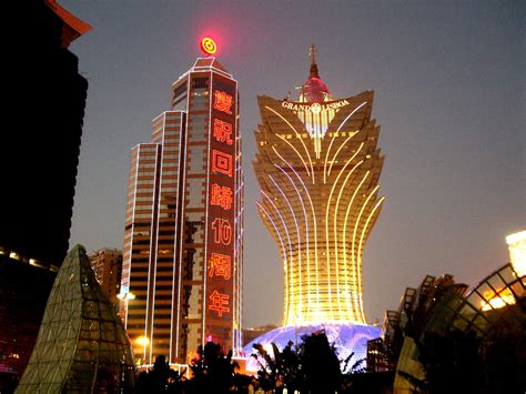 Grand Lisboa, Macau | Photo Gallery | Funny Buildings