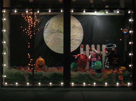 halloween window display Best Homemade Dog Food, Diy Homemade, Halloween Window Display, Unusual ...