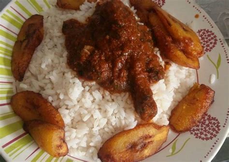 White Rice, chicken stew and plantain Recipe by Nwanneka Sydney - Cookpad