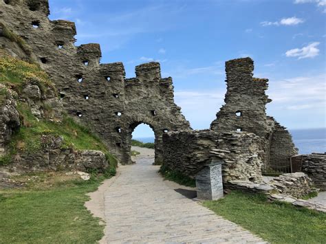 Muse...ings: Tintagel Castle--Legend and Ruins