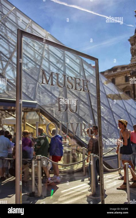 Louvre museum entrance sign hi-res stock photography and images - Alamy