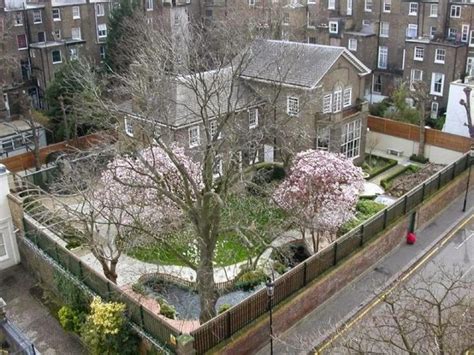 Viajante Só: Garden Lodge, 1 Logan Place: Freddie Mercury's House