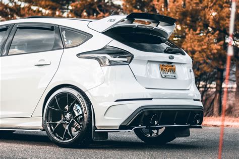 White Ford Focus sporting the Project 6GR 10-TEN wheels RS-SPEC ...