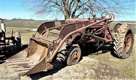 1940s Farmall M w/ loader - fair condition | Live and Online Auctions ...