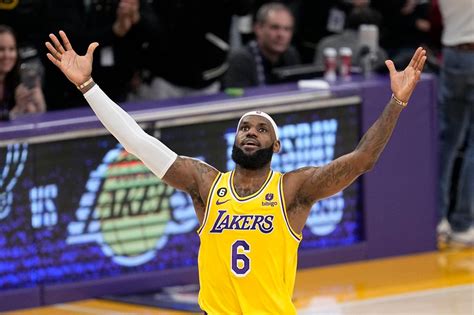 LeBron James surpasses Kareem Abdul-Jabbar’s NBA scoring record - nj.com