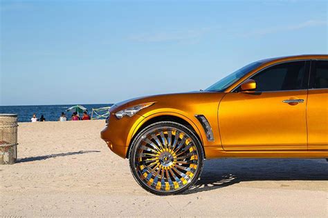 Infiniti FX with 32-inch wheels (2015) - picture 2 of 8