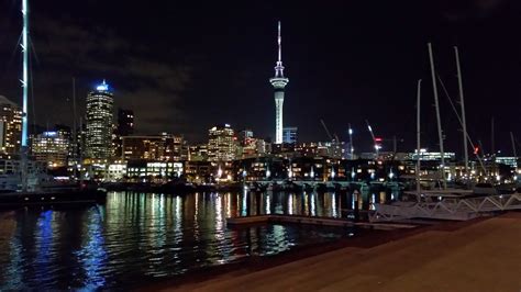 Auckland by night | Photo