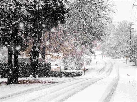 First snow of the season blankets the Knoxville area